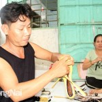 Ông Nguyễn Văn Tích ở phường Bảo Vinh, TP Long Khánh vay vốn chính sách làm nghề giày dép