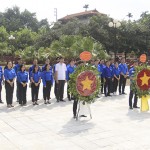 Đoàn Thanh niên NHCSXHTW dâng hương tưởng nhớ các Anh hùng liệt sĩ tại Nghĩa trang liệt sỹ quốc gia Đá Chông