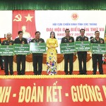 Công đoàn cơ sở chi nhánh NHCSXH tỉnh Sóc Trăng trao tặng 500 triệu đồng hỗ trợ xây dựng 10 căn nhà Đại đoàn kết cho 10 hội viên CCB nghèo từ kinh phí hỗ trợ của Công đoàn NHCSXH Việt Nam