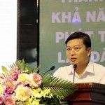 Phó Chủ tịch Thường trực UBND tỉnh Nghệ An Lê Hồng Vinh phát biểu tại Hội nghị
