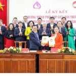 Bí thư Trung ương Đảng, Chủ tịch UBTƯ MTTQ Việt Nam Đỗ Văn Chiến và Lãnh đạo 2 cơ quan chứng kiến Lễ ký kết