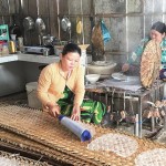 Nhờ vay vốn ưu đãi, các hộ dân ở phường Thuận Hưng duy trì nghề bánh tráng truyền thống