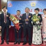 Các đại biểu chúc mừng Ban chấp hành Công đoàn bộ phận Hội sở chi nhánh NHCSXH tỉnh Bắc Ninh, nhiệm kỳ 2023 - 2028