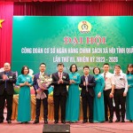 Phó Tổng Giám đốc NHCSXH Bùi Quang Vinh chúc mừng BCH Công đoàn cơ sở NHCSXH tỉnh Quảng Ninh nhiệm kỳ 2023 - 2028