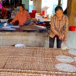 Từ vốn vay giải quyết việc làm, bà Nguyễn Thị Hạnh ở khu phố Phụng Du 2, phường Hoài Hảo, TX Hoài Nhơn đầu tư nguyên vật liệu sản xuất bánh tráng nước dừa, tiếp tục tạo việc làm cho 4 lao động địa phương