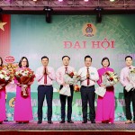 Phó Tổng Giám đốc NHCSXH Huỳnh Văn Thuận chúc mừng Ban Chấp hành Công đoàn cơ sở NHCSXH tỉnh Ninh Bình nhiệm kỳ 2023 - 2028