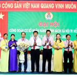 Phó Tổng Giám đốc NHCSXH Bùi Quang Vinh chúc mừng Ban chấp hành Công đoàn cơ sở NHCSXH TP Hồ Chí Minh lần thứ VI, nhiệm kỳ 2023 - 2028