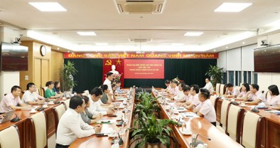 Đoàn đại biểu Quốc hội tỉnh Nghệ An làm việc với NHCSXH