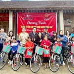 Đoàn Thanh niên NHCSXH huyện Quảng Ninh trao tặng 07 chiếc xe đạp cho các học sinh có hoàn cảnh khó khăn trên địa bàn xã vùng cao biên giới Trường Sơn