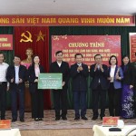 NHCSXH đã tặng 200 suất quà trị giá 240 triệu đồng tặng các hộ nghèo trên địa bàn tỉnh Cao Bằng
