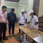 Gia đình anh Nguyễn Văn Phương ở xã Yên Trung, huyện Yên Định được vay vốn chính sách đầu tư mở rộng cơ sở sản xuất kẹo lạc cho hiệu quả kinh tế cao