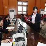 Người dân xã Tân Quang, huyện Văn Lâm nhận nguồn vốn giải ngân ưu đãi trực tiếp tại Điểm giao dịch xã