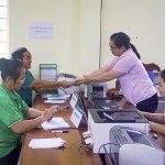 NHCSXH huyện Hà Quảng giao dịch tại các Điểm giao dịch xã tạo điều kiện cho người dân tiếp cận nguồn vốn vay tín dụng ưu đãi