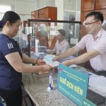 Hội viên Hội Nông dân trên địa bàn huyện Tân Biên tham gia gửi tiền tiết kiệm tại NHCSXH