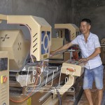 Anh Phạm Giang Khang, ở thôn Nho Lâm Tây, xã Đông Lâm đầu tư máy móc phát triển cơ sở nhôm kính Khang Trang từ vốn vay ưu đãi của Chính phủ