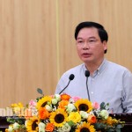 Phó Chủ tịch Thường trực UBND tỉnh Tống Quang Thìn báo cáo kết quả tổng kết 10 năm thực hiện Chỉ thị số 40-CT/TW
