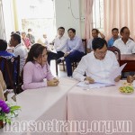 Tổng Giám đốc NHCSXH Dương Quyết Thắng (thứ 2 từ phải qua) khảo sát các chương trình tín dụng chính sách xã hội trên địa bàn tỉnh
