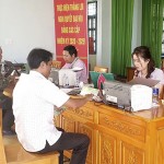 Người dân tiếp cận các nguồn vốn vay ngay tại Điểm giao dịch xã