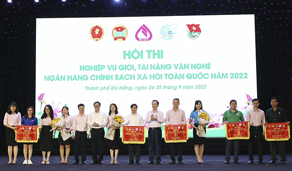 tin-dung-chinh-sach-xa-hoi-tru-do-hop-y-dang-long-dan-bai-1-20241214232722