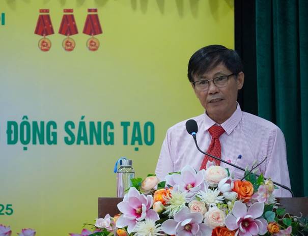 Giám đốc chi nhánh NHCSXH tỉnh Lê Hùng Lam phát biểu tại hội nghị