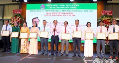 2 tập thể và 45 cá nhân điển hình tiên tiến của NHCSXH tỉnh Tiền Giang được biểu dương