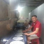 Có vốn NHCSXH tiếp sức, vợ chồng anh Trương Xuân Ngọc ở khối phố Đông Khương 2, phường Điện Phương, thị xã Điện Bàn, tỉnh Quảng Nam đã xây dựng được cơ sở sản xuất bảnh tráng cho hiệu quả kinh tế cao