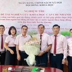 Các đại biểu tại điểm cầu Tuyên Quang chúc mừng nhóm nghiên cứu