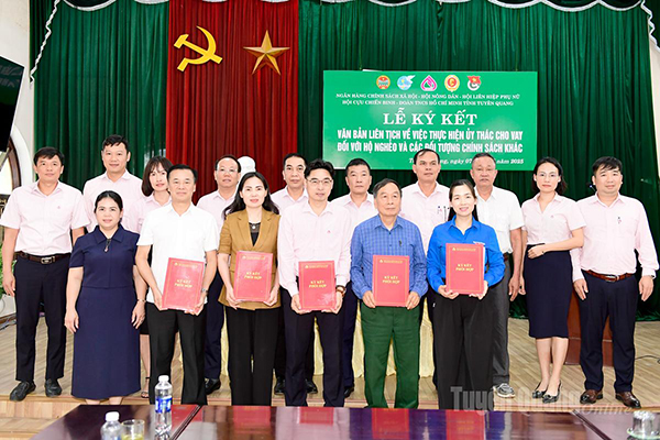 1751861460_dsc8279_20250707115027 Chi nhánh ký kết văn bản liên tịch thực hiện ủy thác cho vay với các tổ chức chính trị - xã hội