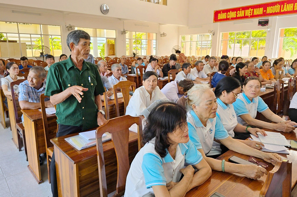 Ông Nguyễn Hương - Tổ trưởng Tổ tiết kiệm và vay vốn thôn Phước Bình Bắc, phường Phú Yên mong muốn ngân hàng tiếp tục hỗ trợ để các tổ hoạt động thuận lợi sau khi đơn vị hành chính được sắp xếp lại