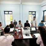 Phó Giám đốc chi nhánh NHCSXH tỉnh Đồng Nai Nguyễn Quang Vinh tham dự và làm việc tại điểm giao dịch phường Biên Hòa