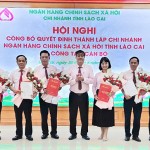 Phó Bí thư Đảng ủy NHCSXH Trung ương Nguyễn Minh Phương trao các Quyết định Ban Giám đốc chi nhánh NHCSXH tỉnh Lào Cai (mới)