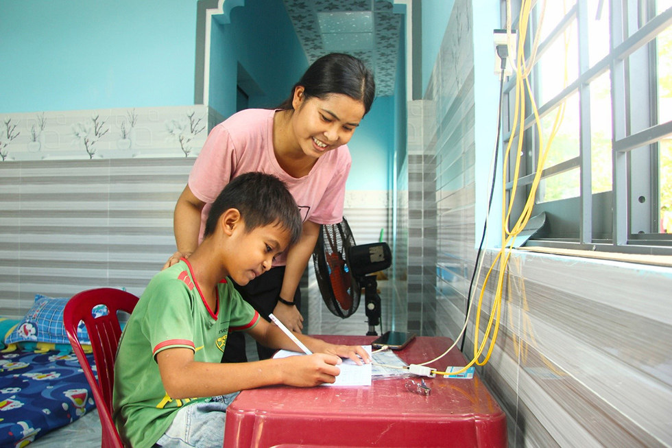 Tại xã miền núi Xuân Lãnh, nguồn vốn tín dụng chính sách giúp gia đình chị Mang Thị Dung ở thôn Soi Nga có tiền xây nhà mới, ổn định cuộc sống