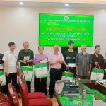 Nhân dịp kỷ niệm 78 năm Ngày Thương binh - Liệt sĩ, chi nhánh NHCSXH TP Hà Nội cùng với Công đoàn cơ sở đã trao tặng 60 suất quà cho các thân nhân liệt sỹ, gia đình thương, bệnh binh, người hoạt động kháng chiến tại các xã Thượng Phúc, Ứng Hòa, Kiều Phú (mỗi suất quà trị giá 1,3 triệu đồng)