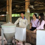 Nhờ sự tận tình tận tâm của cán bộ tín dụng chính sách, nhiều hộ dân đã vay vốn thuận lợi, phát triền sản xuất kinh doanh, vươn lên thoát nghèo