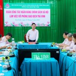 Phó Tổng Giám đốc NHCSXH Huỳnh Văn Thuận phát biểu tại buổi làm việc với Phòng giao dịch NHCSXH Trà Vinh
