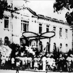 Ngày 19/8/1945, sau cuộc mít tinh tại Quảng trường Nhà hát Lớn, quần chúng nhân dân Thủ đô đã đánh chiếm Bắc Bộ phủ, cơ quan đầu não của chính quyền tay sai Pháp ở Bắc Bộ