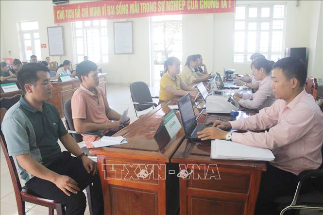 vna_potal_ngan_hang_csxh_tinh_thanh_hoa_duy_tri_mang_luoi_giao_dich_cu_sau_khi_van_hanh_chinh_quyen_dia_phuong_2_cap_stand (2) vna_potal_ngan_hang_csxh_tinh_thanh_hoa_duy_tri_mang_luoi_giao_dich_cu_sau_khi_van_hanh_chinh_quyen_dia_phuong_2_cap_stand (2)