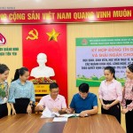 Anh Tô Văn Hà ở thôn Thác Bưởi 1, xã Tiên Yên ký kết hợp đồng vay vốn chương trình tín dụng đối với HSSV các ngành STEM