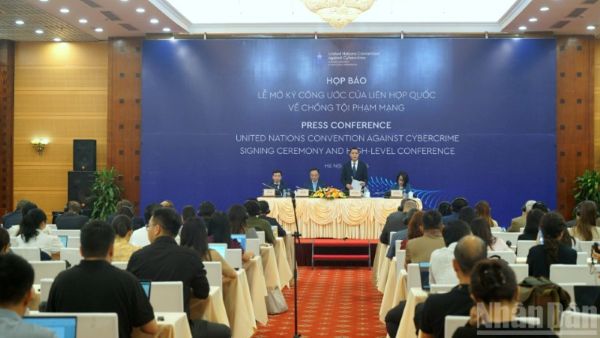 Quang cảnh họp báo quốc tế về Lễ mở ký Công ước của Liên hợp quốc về chống tội phạm mạng Quang cảnh họp báo quốc tế về Lễ mở ký Công ước của Liên hợp quốc về chống tội phạm mạng