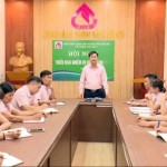 Giám đốc Phòng giao dịch NHCSXH Diễn Châu Nguyễn Văn Tuấn chủ trì cuộc họp bàn triển khai nhiệm vụ những tháng cuối năm 2025.