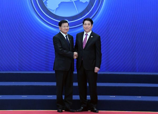 Chủ tịch nước Lương Cường và Tổng Thư ký Liên Hợp Quốc Antonio Guterres (ảnh trên) và với Tổng Bí thư, Chủ tịch nước Lào Thongloun Sisoulith (ảnh dưới) tại Lễ mở ký Công ước Hà Nội. Chủ tịch nước Lương Cường và Tổng Thư ký Liên Hợp Quốc Antonio Guterres (ảnh trên) và với Tổng Bí thư, Chủ tịch nước Lào Thongloun Sisoulith (ảnh dưới) tại Lễ mở ký Công ước Hà Nội.