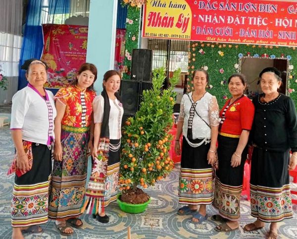 Nhờ nguồn vốn từ chương trình cho vay giải quyết việc làm của NHCSXH, chị Vi Thị Khăm Lý đã có “của ăn của để”.