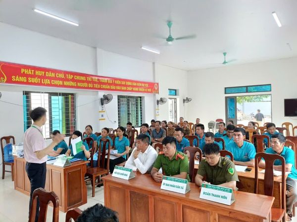 Cán bộ NHCSXH tổ chức các phiên giao dịch định kỳ hàng tháng ở các xã biên giới Nghệ An