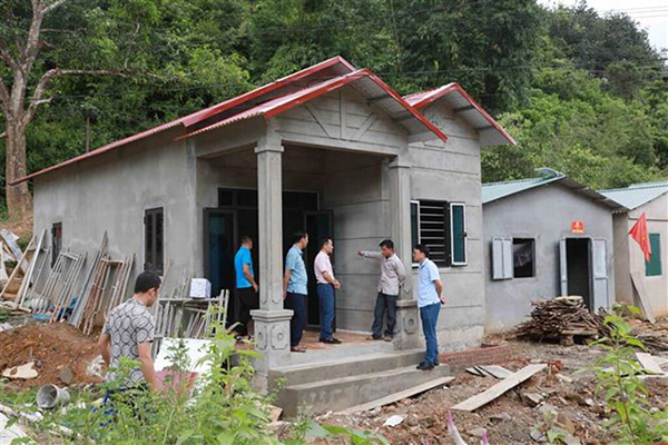 193306-vna_potal_ttxvn_va_ngan_hang_chinh_sach_xa_hoi_viet_nam_tang_qua_cho_ho_ngheo_o_lai_chau_8312814 193306-vna_potal_ttxvn_va_ngan_hang_chinh_sach_xa_hoi_viet_nam_tang_qua_cho_ho_ngheo_o_lai_chau_8312814