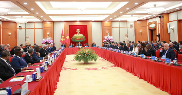 Tổng Bí thư Tô Lâm tiếp Trưởng đoàn các nước tham dự Lễ mở ký Công ước Liên hợp quốc về chống tội phạm mạng Tổng Bí thư Tô Lâm tiếp Trưởng đoàn các nước tham dự Lễ mở ký Công ước Liên hợp quốc về chống tội phạm mạng