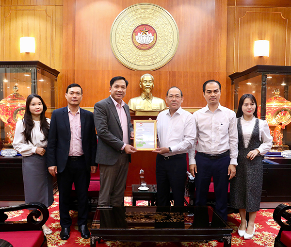 4090617931440331535 (1)