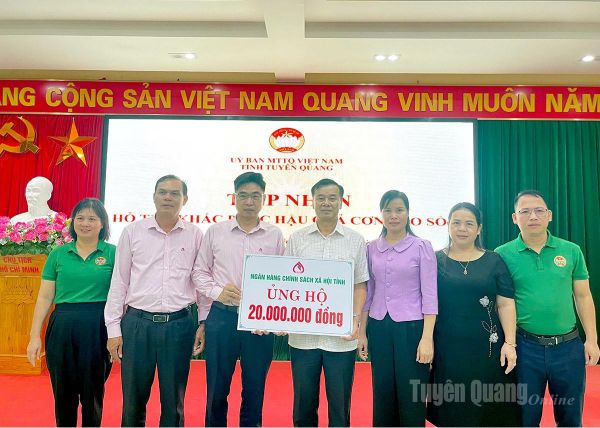 Công đoàn cơ sở chi nhánh NHCSXH tỉnh Tuyên Quang ủng hộ 20 triệu đồng Công đoàn cơ sở chi nhánh NHCSXH tỉnh Tuyên Quang ủng hộ 20 triệu đồng