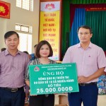 Chi nhánh NHCSXH tỉnh Nghệ An đã kịp thời có mặt, mang theo hơi ấm sẻ chia cho người dân vùng lũ