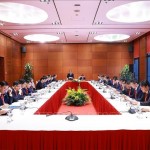 Các đại biểu tham dự Đại hội thảo luận tại tổ