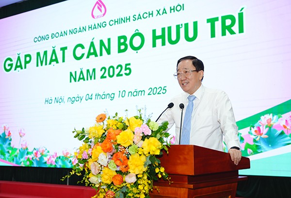 Tổng Giám đốc NHCSXH Dương Quyết Thắng phát biểu tại buổi gặp mặt